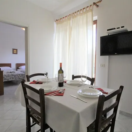 Apartament Albina Valiza *